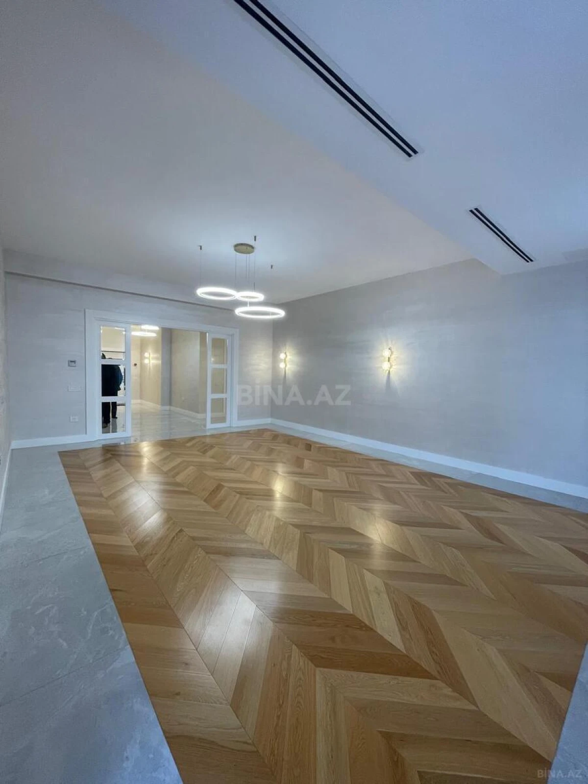 Satılır 4 otaqlı mənzil 220 m²