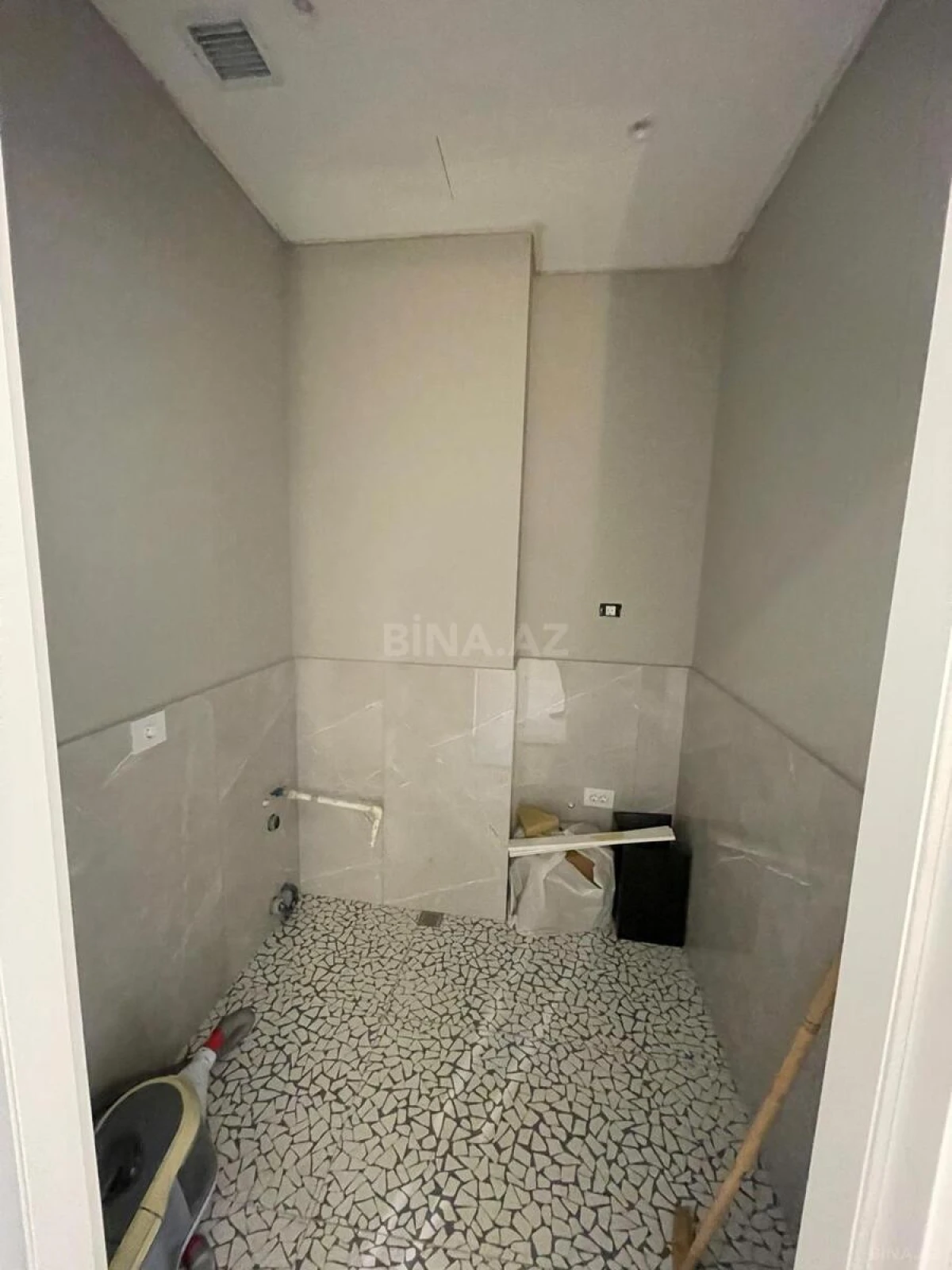 Satılır 4 otaqlı mənzil 220 m²