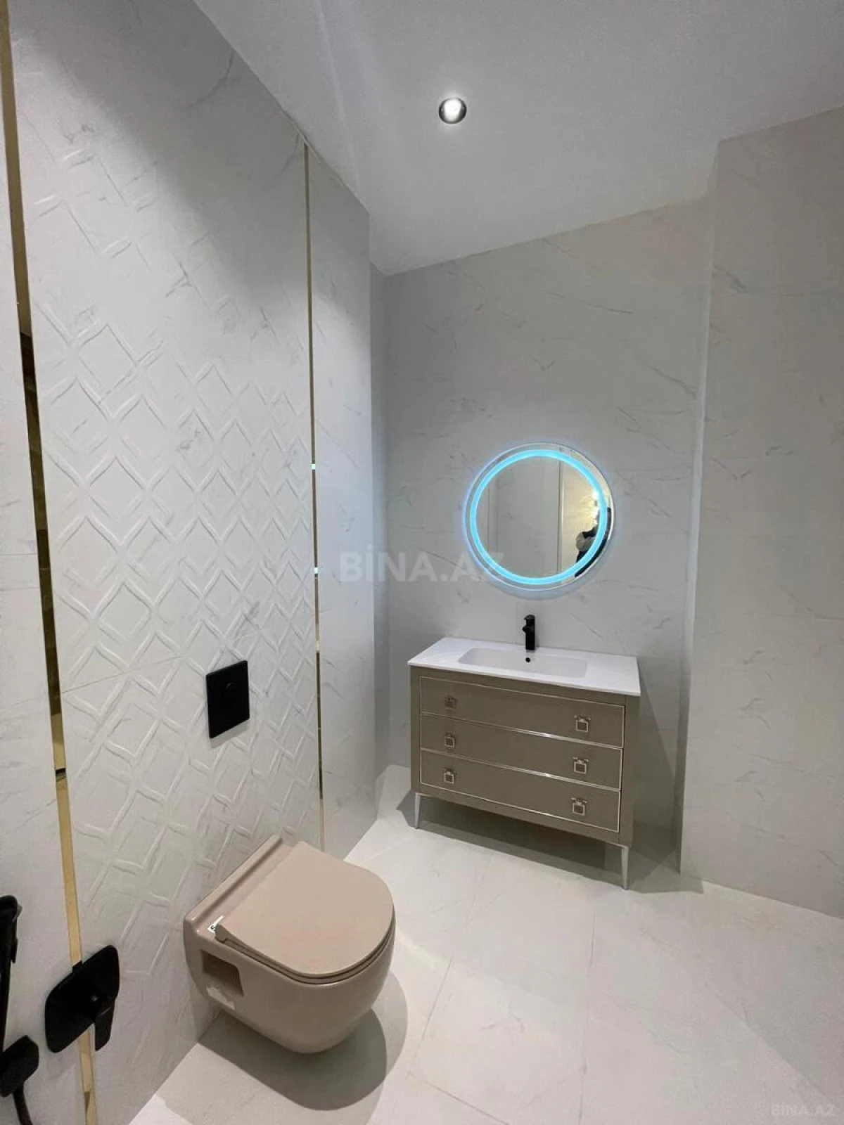 Satılır 4 otaqlı mənzil 220 m²