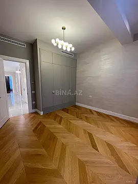 Satılır 4 otaqlı mənzil 220 m²