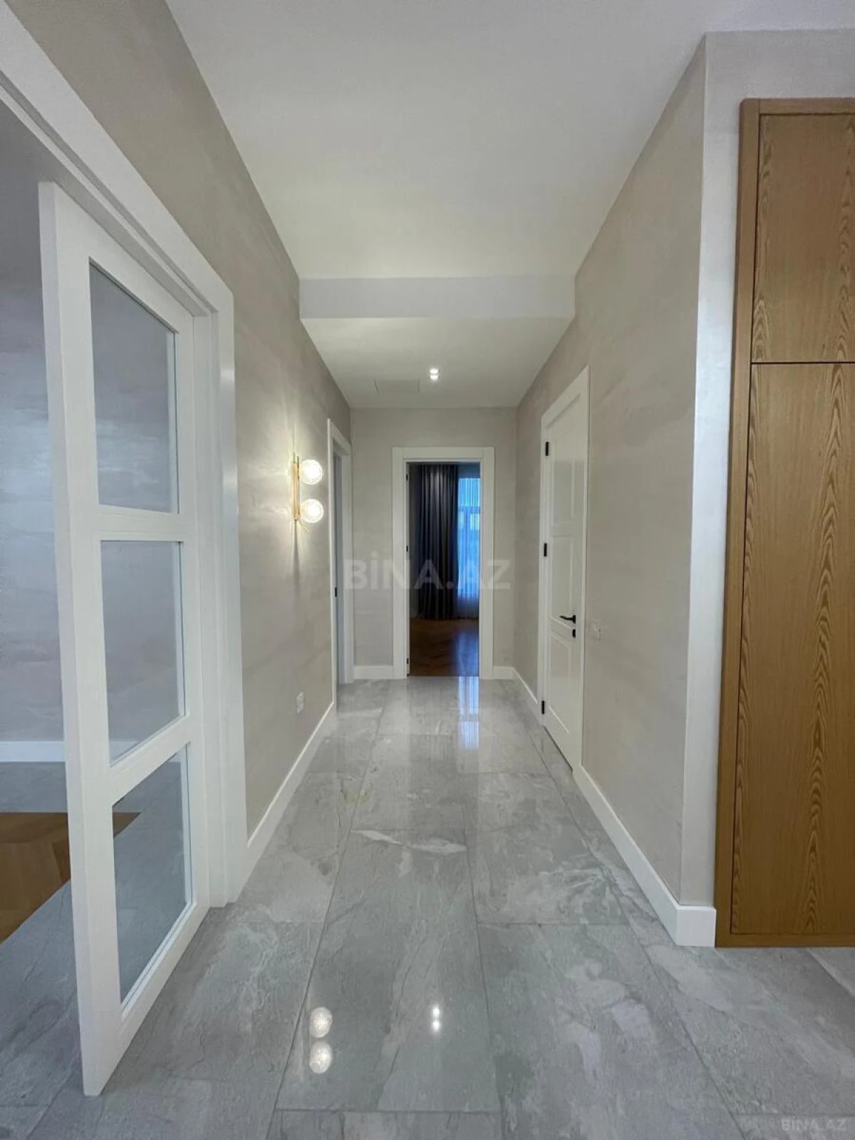 Satılır 4 otaqlı mənzil 220 m²