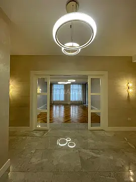 Satılır 4 otaqlı mənzil 220 m² — Bakı 4 otaq 220.00 m²