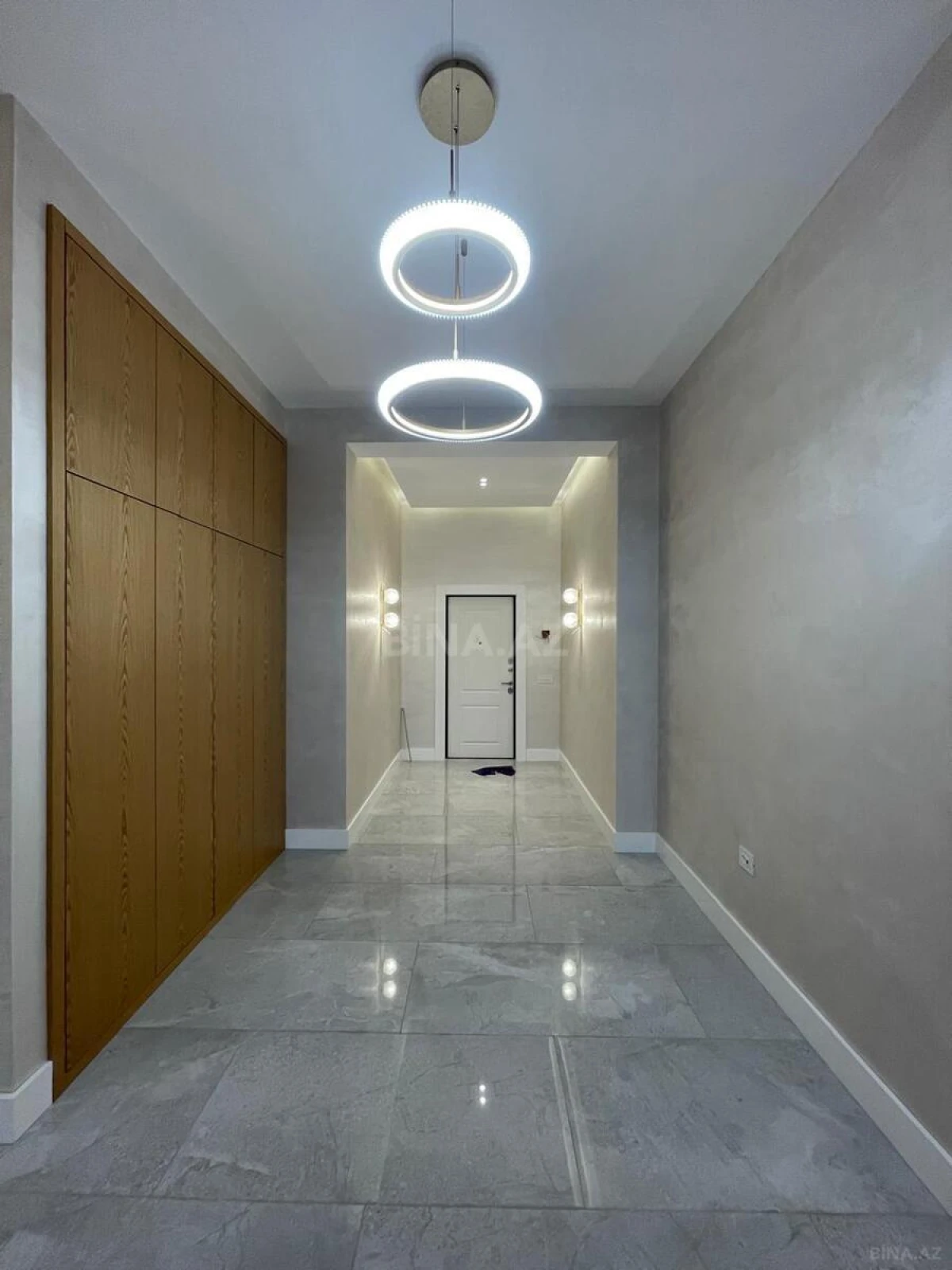 Satılır 4 otaqlı mənzil 220 m²