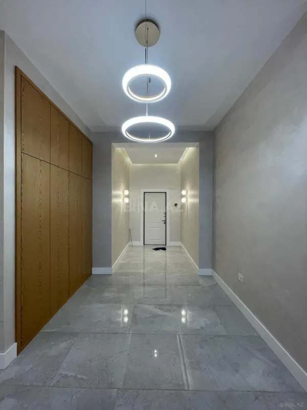 Satılır 4 otaqlı mənzil 220 m²