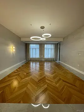 Satılır 4 otaqlı mənzil 220 m²