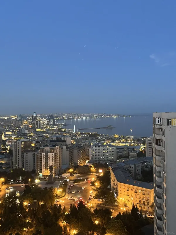 Satılır 4 otaqlı mənzil 214 m²