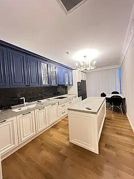 Satılır 4 otaqlı mənzil 214 m²