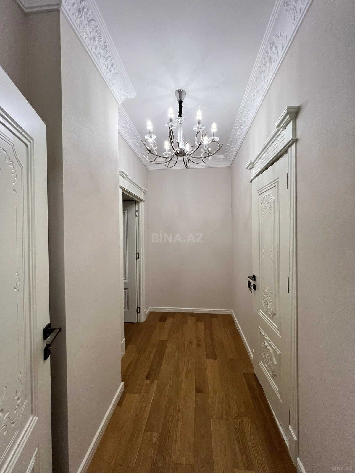 Satılır 4 otaqlı mənzil 214 m²