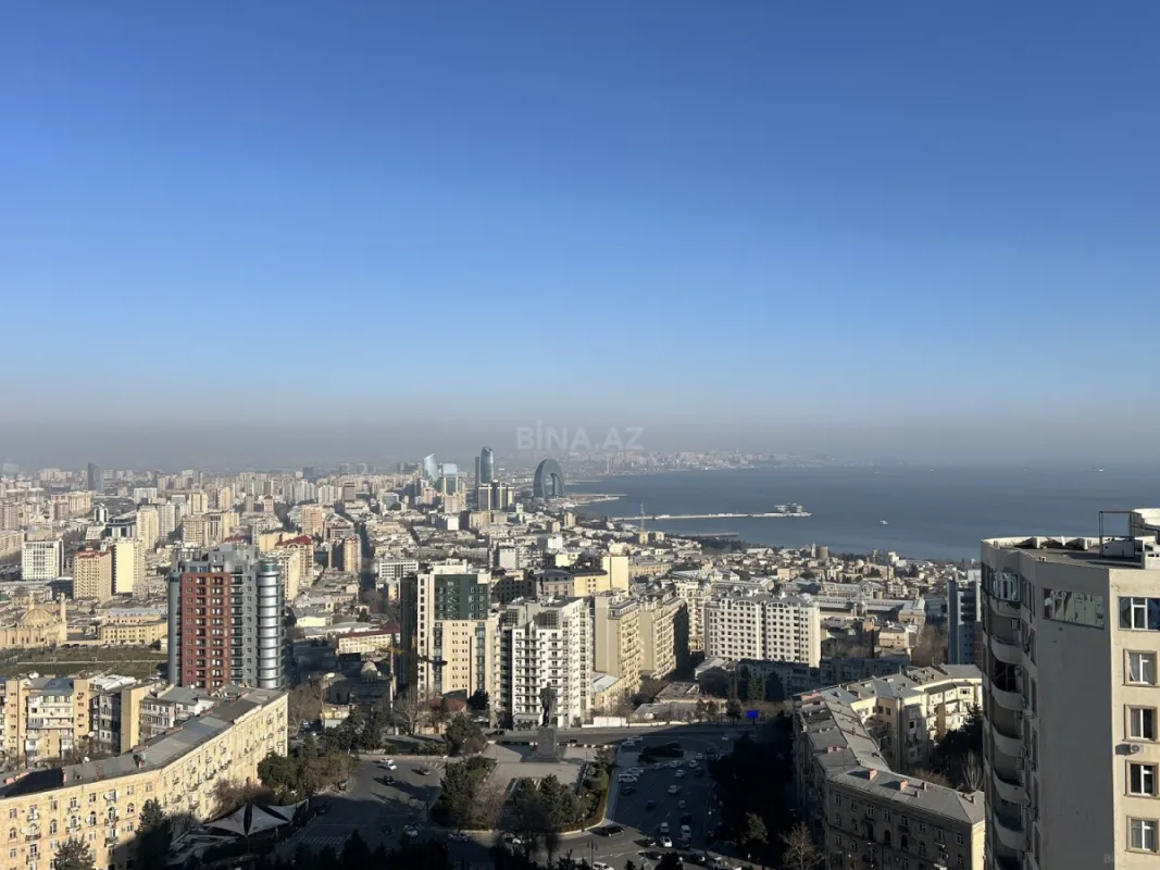 Satılır 4 otaqlı mənzil 214 m²