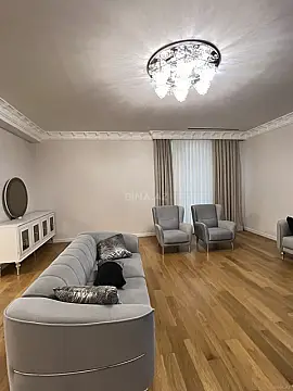 Satılır 4 otaqlı mənzil 214 m²