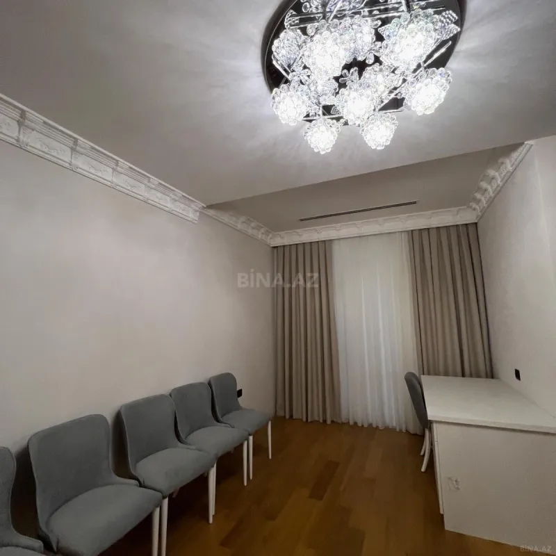 Satılır 4 otaqlı mənzil 214 m²