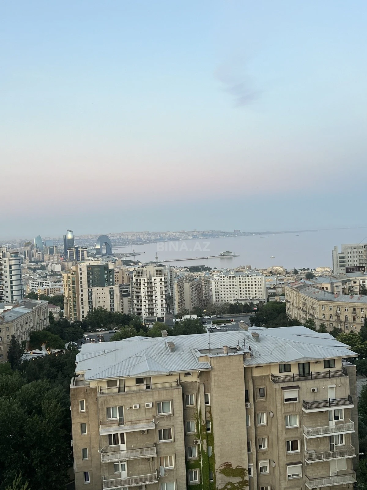 Satılır 4 otaqlı mənzil 214 m²