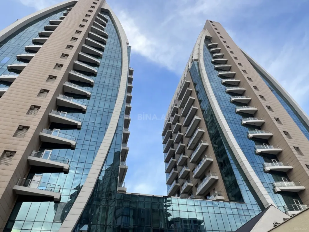 Satılır 4 otaqlı mənzil 214 m²