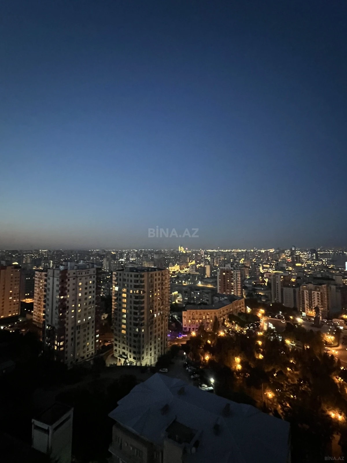 Satılır 4 otaqlı mənzil 214 m²