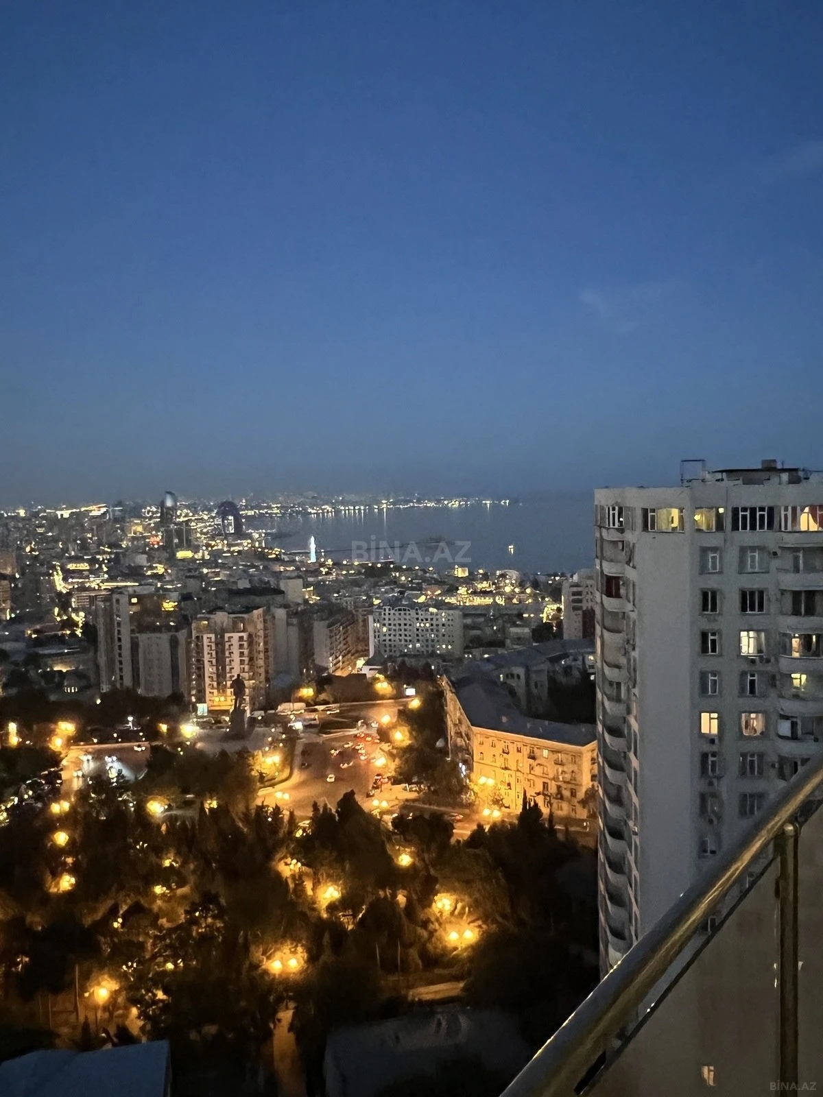 Satılır 4 otaqlı mənzil 214 m²