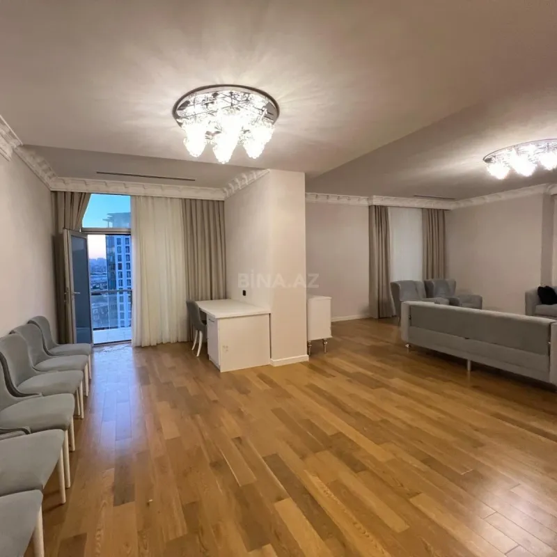 Satılır 4 otaqlı mənzil 214 m²