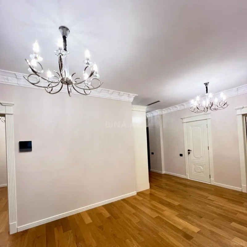 Satılır 4 otaqlı mənzil 214 m²