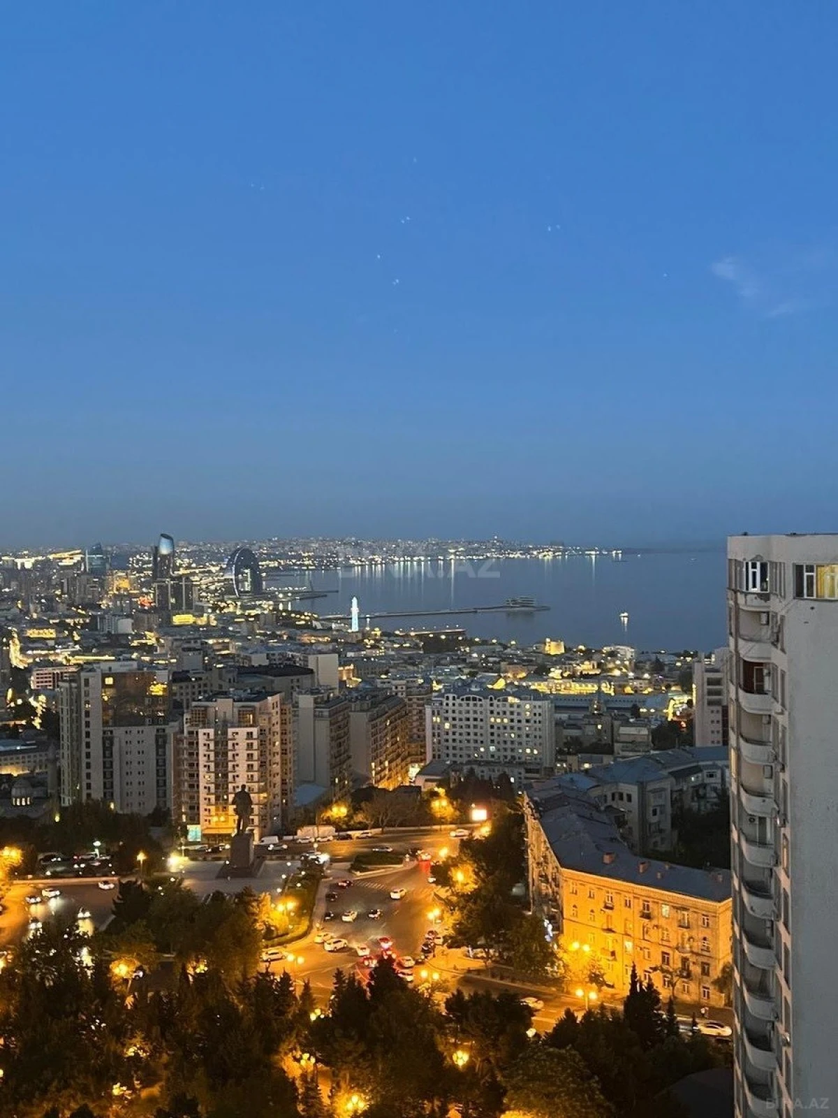 Satılır 4 otaqlı mənzil 214 m²