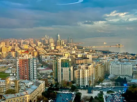 Satılır 4 otaqlı mənzil 214 m²