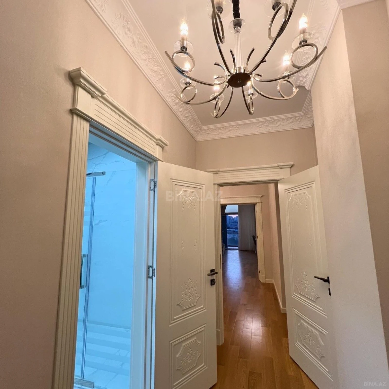 Satılır 4 otaqlı mənzil 214 m²