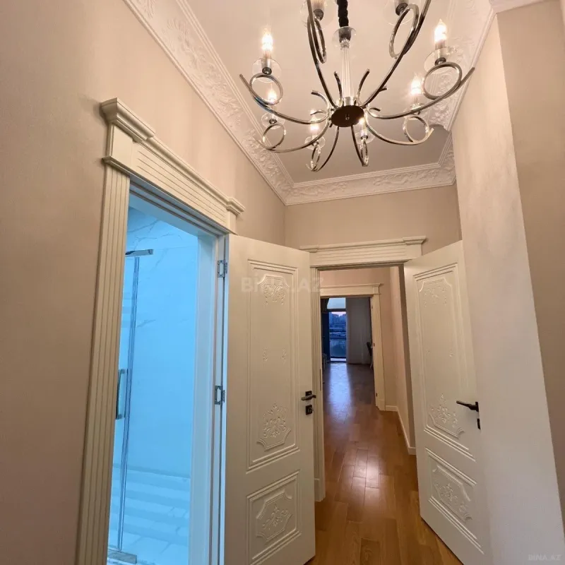 Satılır 4 otaqlı mənzil 214 m²