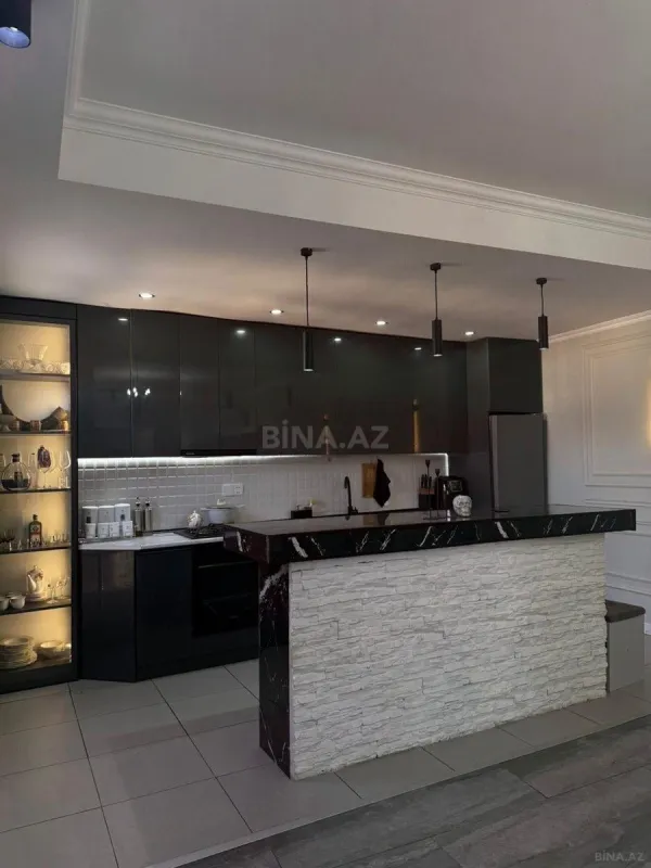 Satılır 6 otaqlı həyət evi 250 m²