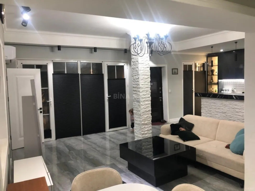 Satılır 6 otaqlı həyət evi 250 m²
