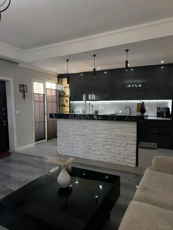 Satılır 6 otaqlı həyət evi 250 m²