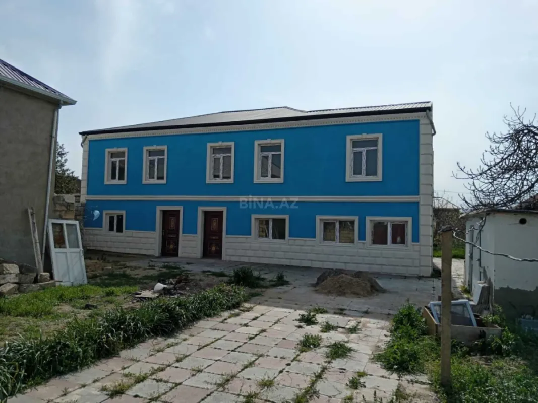 Satılır 10 otaqlı həyət evi 1000 m²