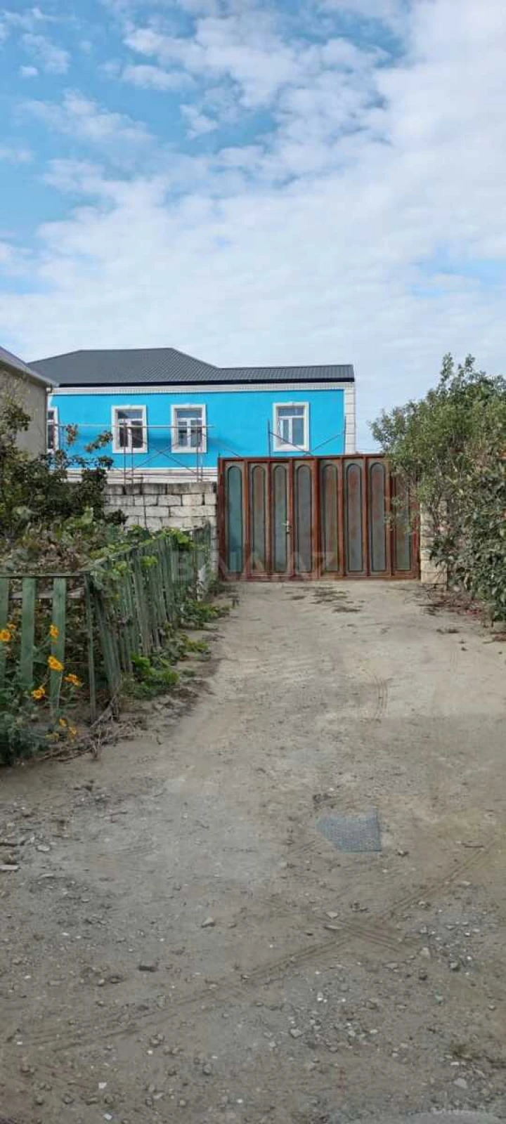 Satılır 10 otaqlı həyət evi 1000 m²