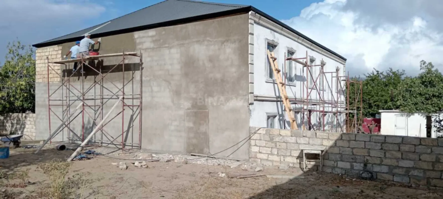 Satılır 10 otaqlı həyət evi 1000 m²