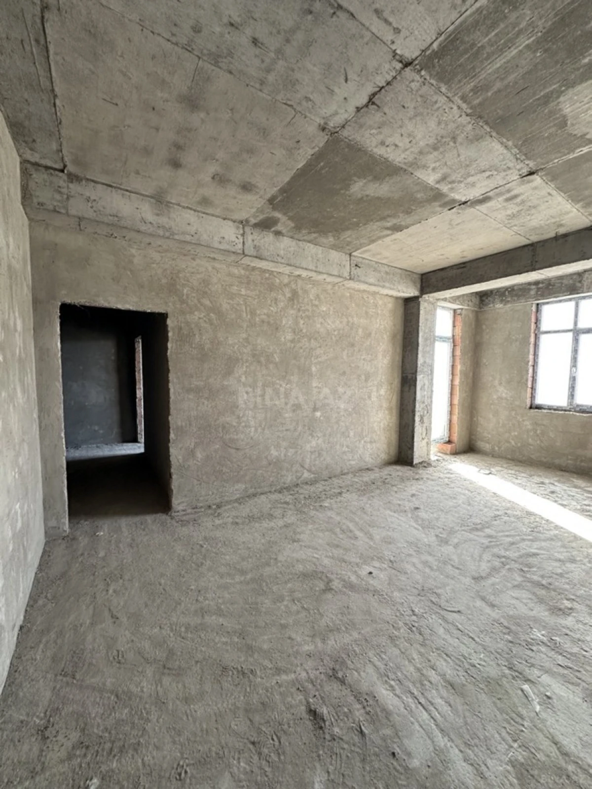 Satılır 1 otaqlı mənzil 72.9 m²