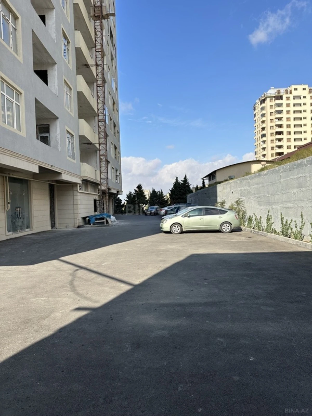 Satılır 1 otaqlı mənzil 72.9 m²