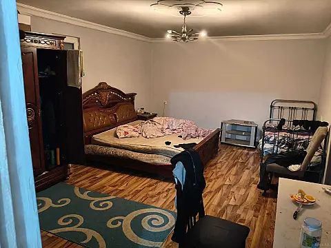 Satılır 9 otaqlı həyət evi 230 m²