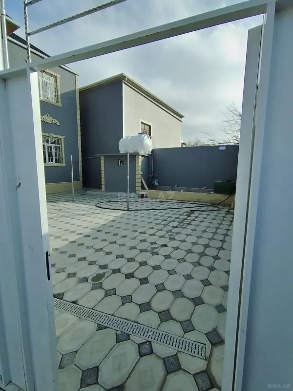 Satılır 5 otaqlı həyət evi 200 m²
