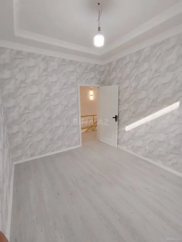 Satılır 5 otaqlı həyət evi 200 m²