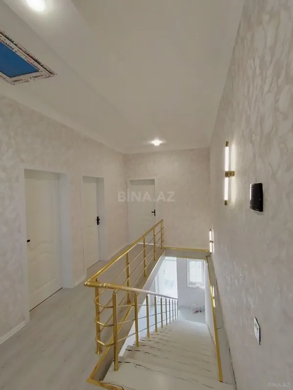 Satılır 5 otaqlı həyət evi 200 m²