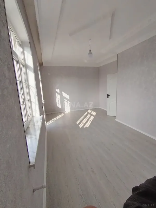 Satılır 5 otaqlı həyət evi 200 m²