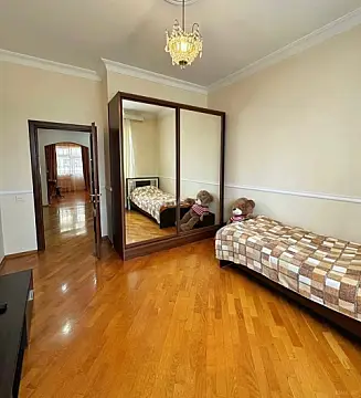 Kirayə verilir 3 otaqlı mənzil 120 m²