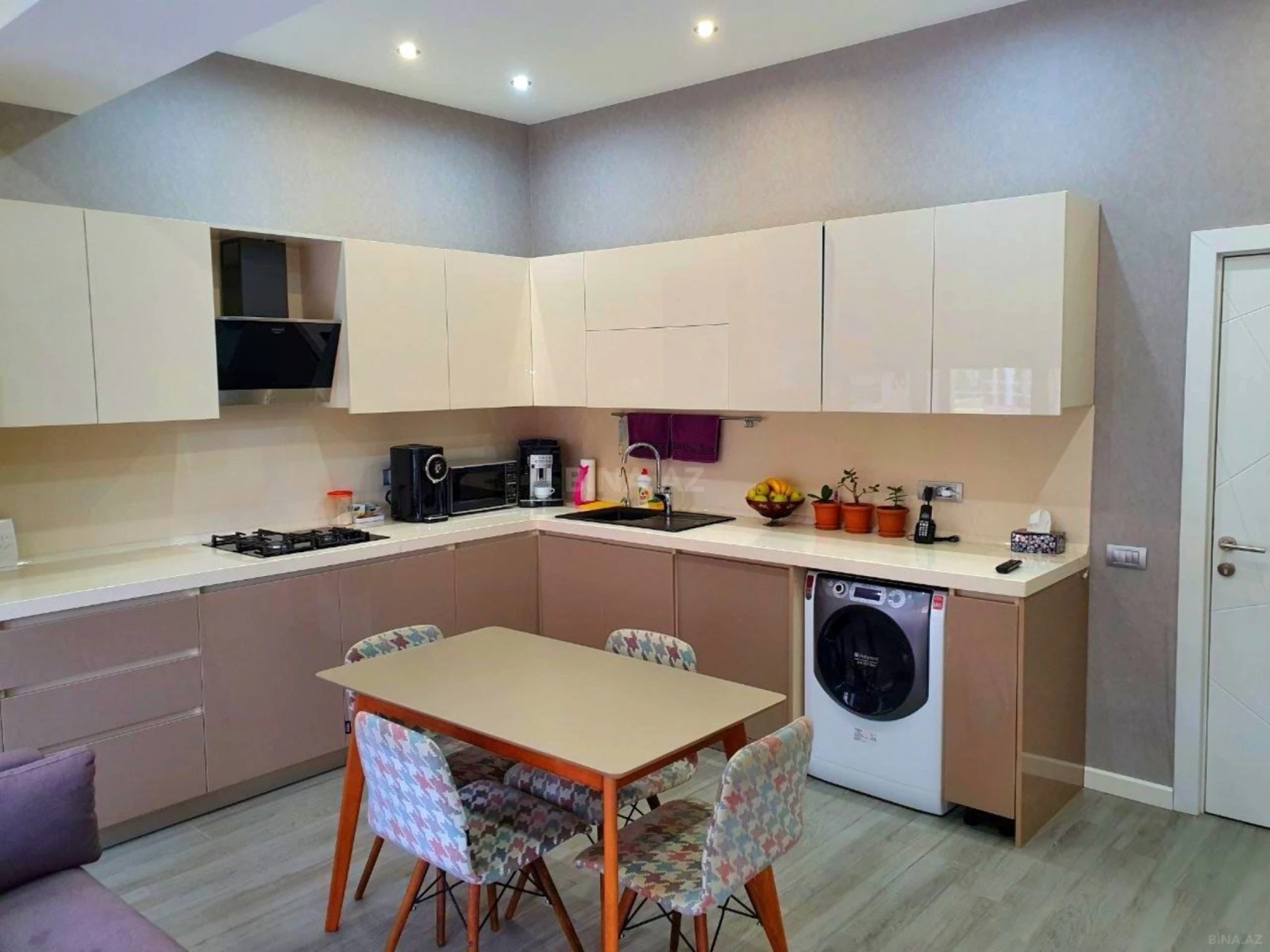 Satılır 3 otaqlı mənzil 162 m²