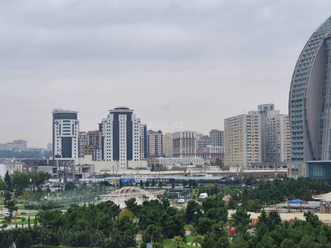 Satılır 3 otaqlı mənzil 162 m²