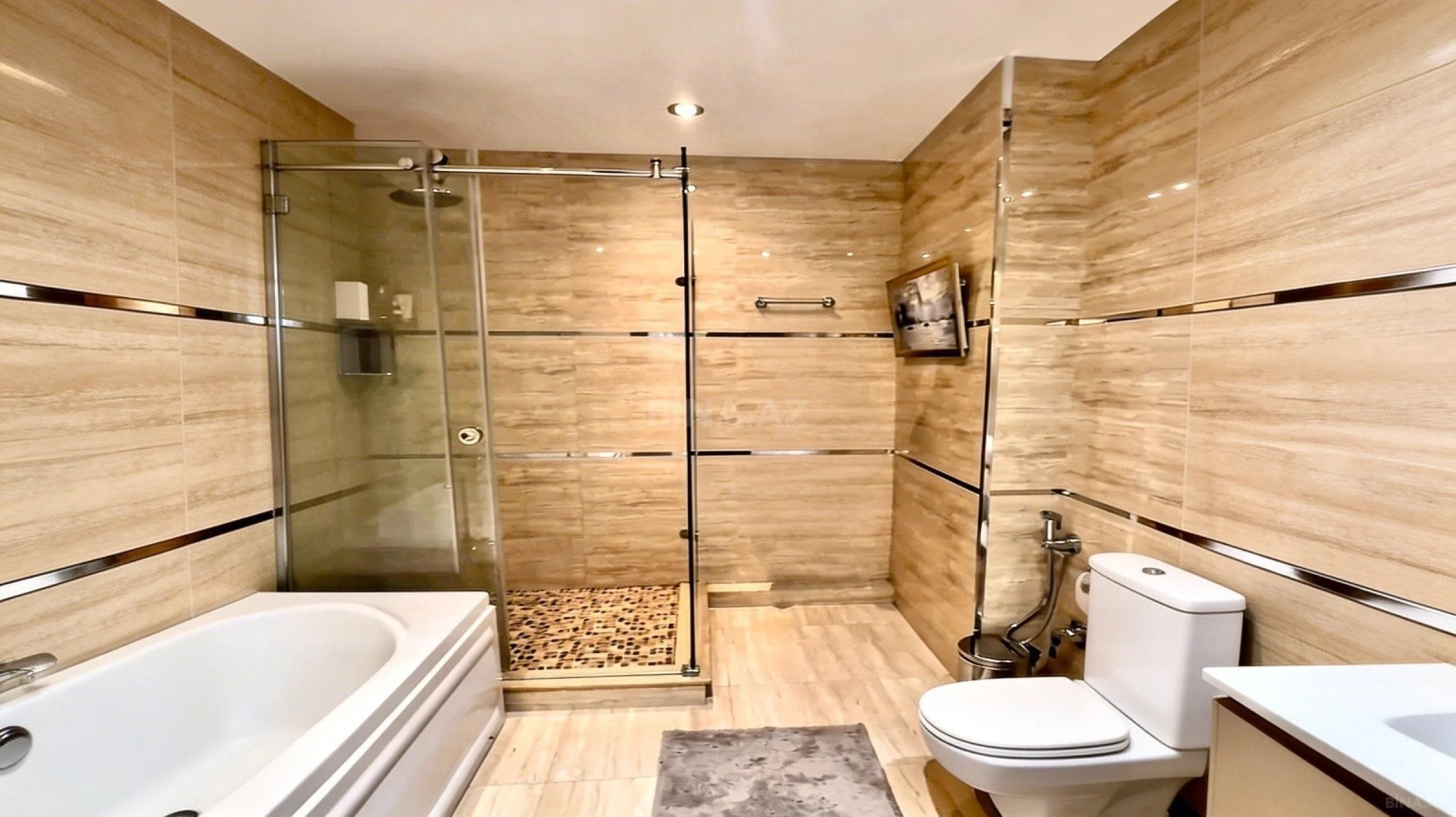 Satılır 3 otaqlı mənzil 162 m²