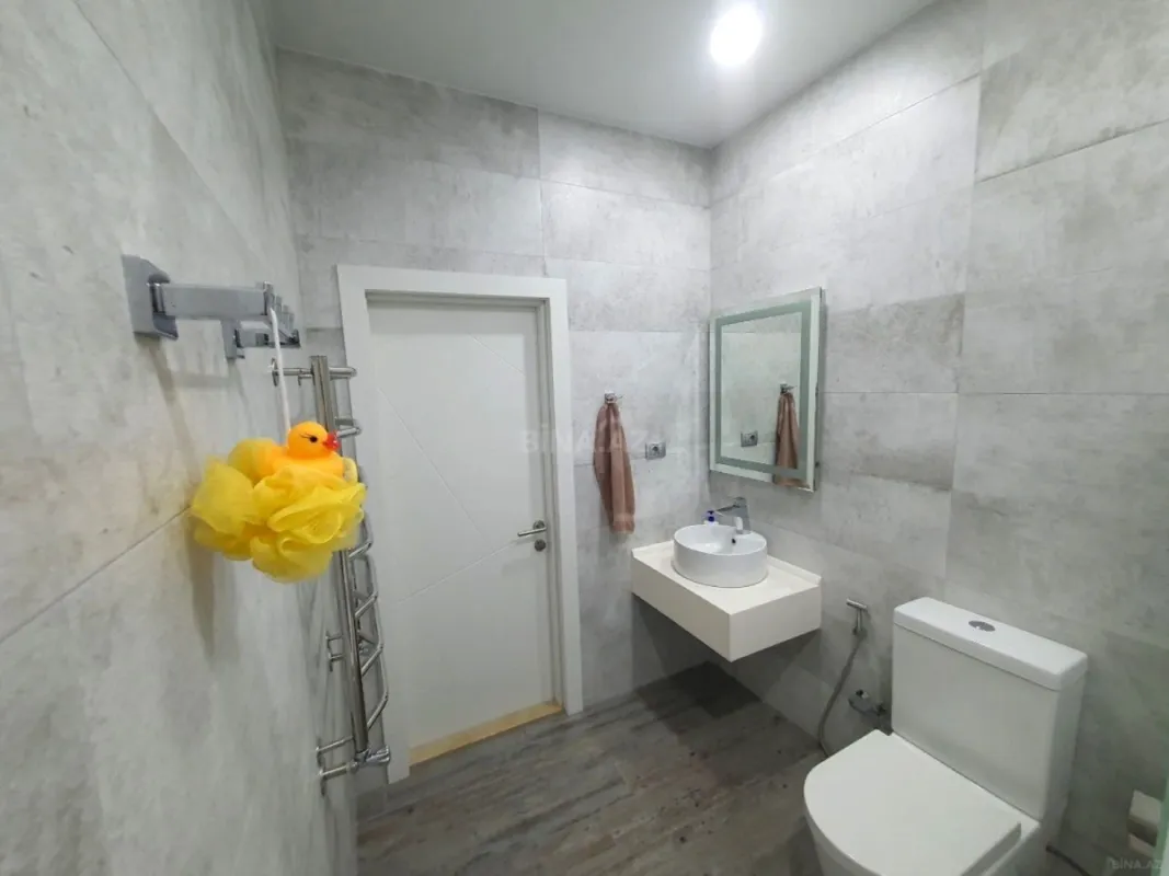 Satılır 3 otaqlı mənzil 162 m²
