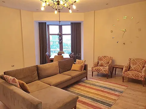 Satılır 3 otaqlı mənzil 162 m²