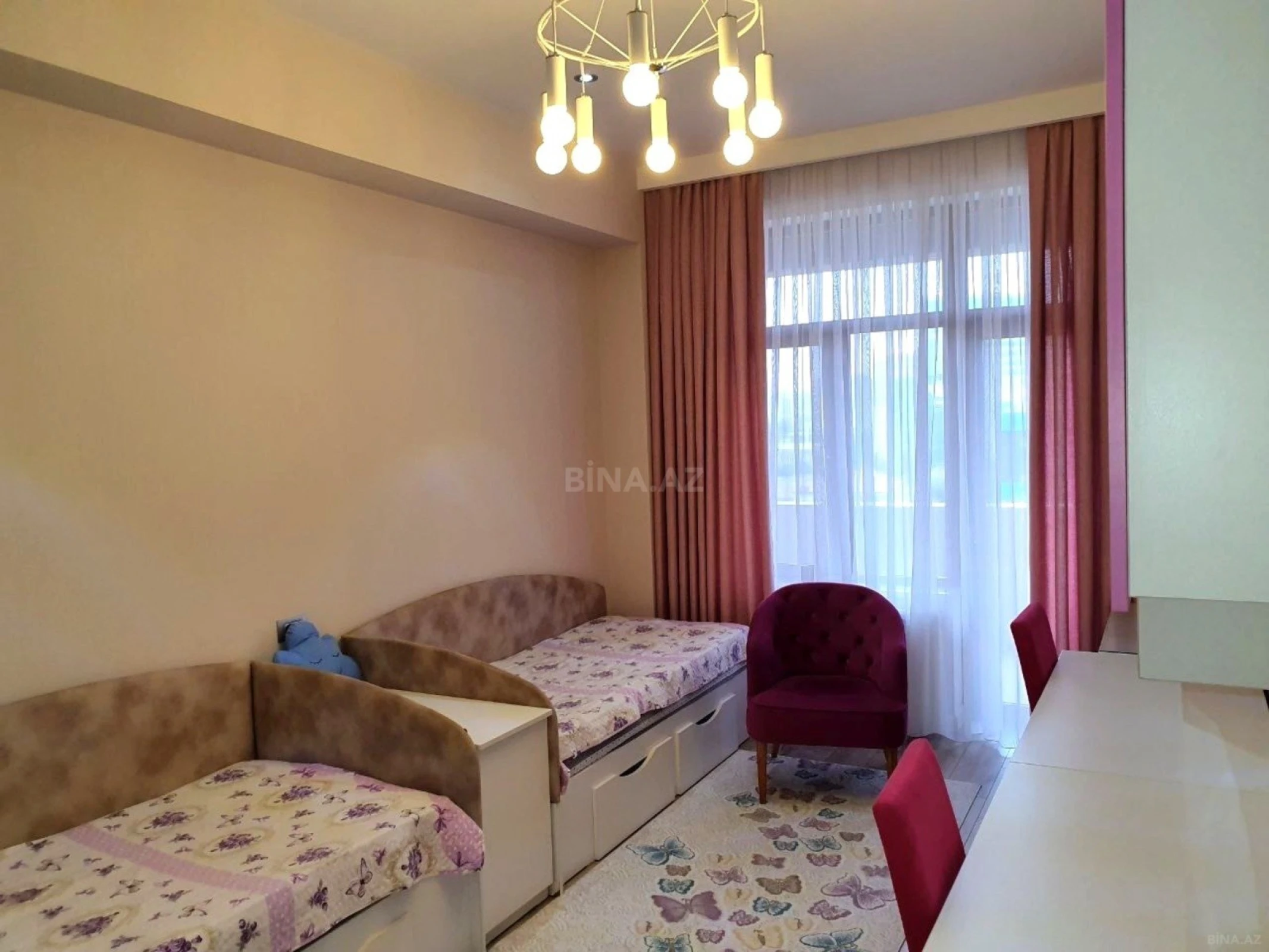 Satılır 3 otaqlı mənzil 162 m²