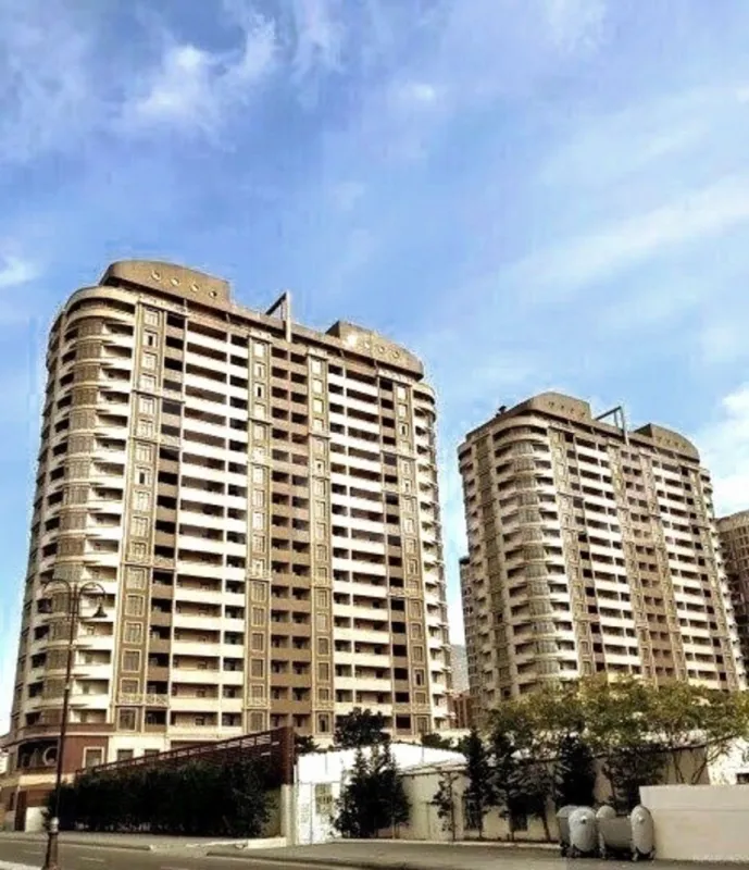 Satılır 3 otaqlı mənzil 162 m²