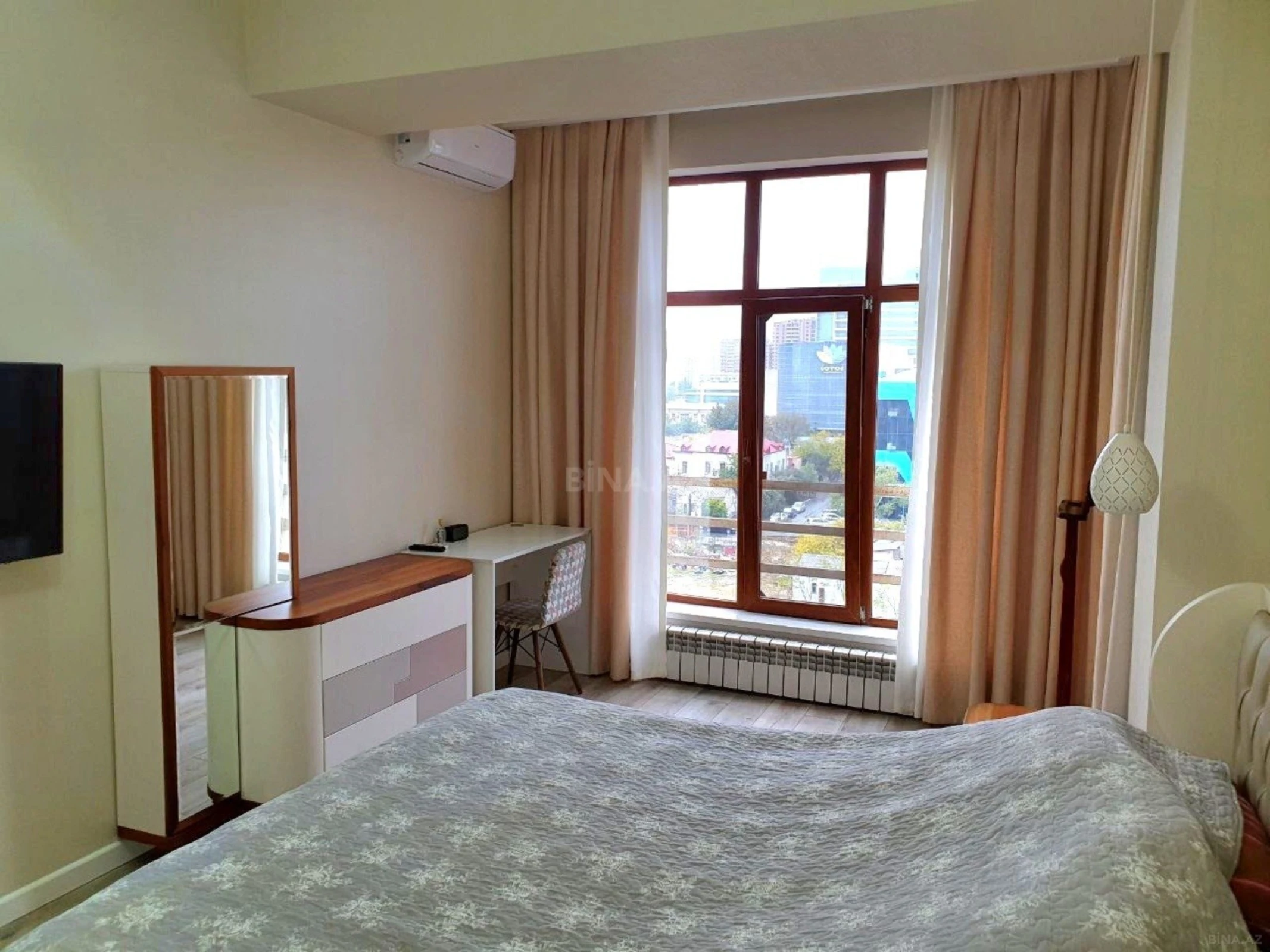Satılır 3 otaqlı mənzil 162 m²