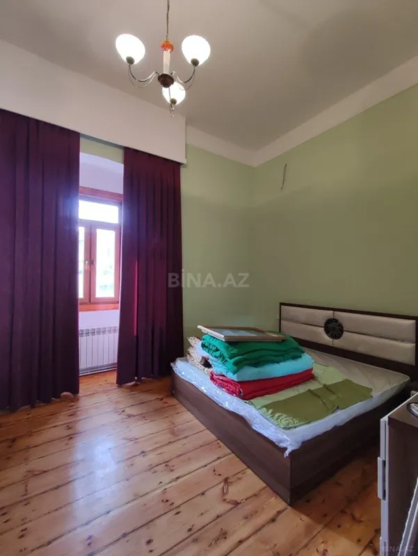 Satılır 3 otaqlı mənzil 162 m²