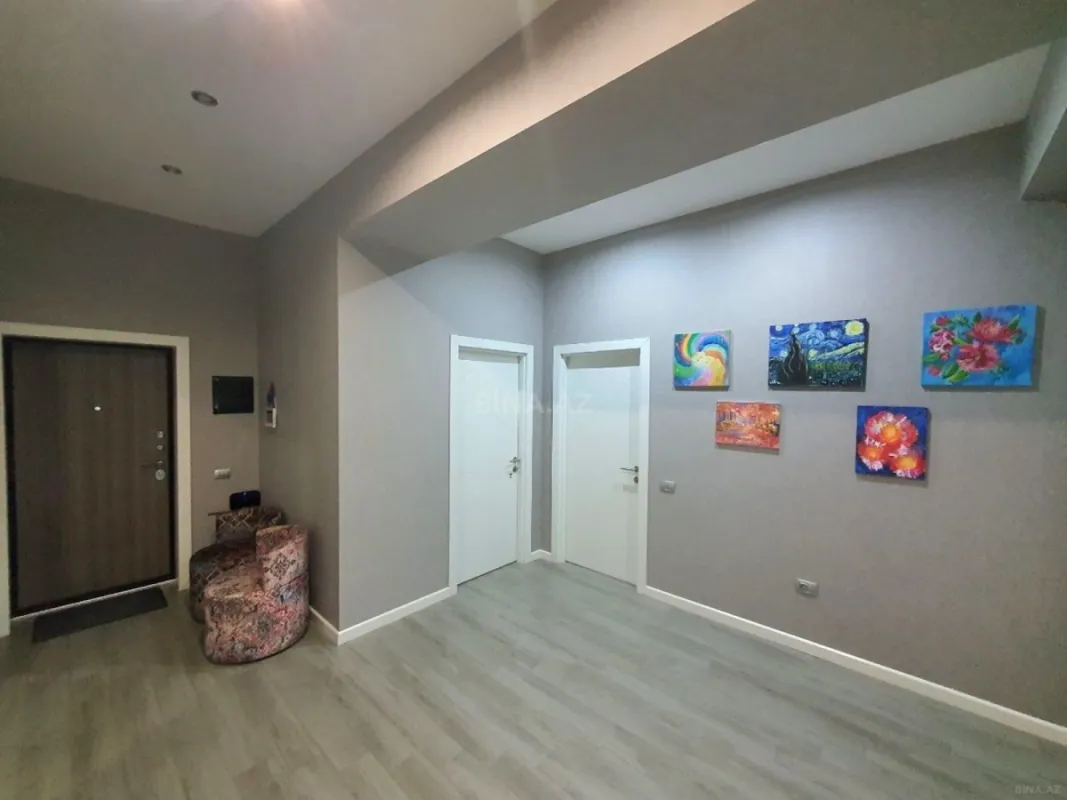 Satılır 3 otaqlı mənzil 162 m²