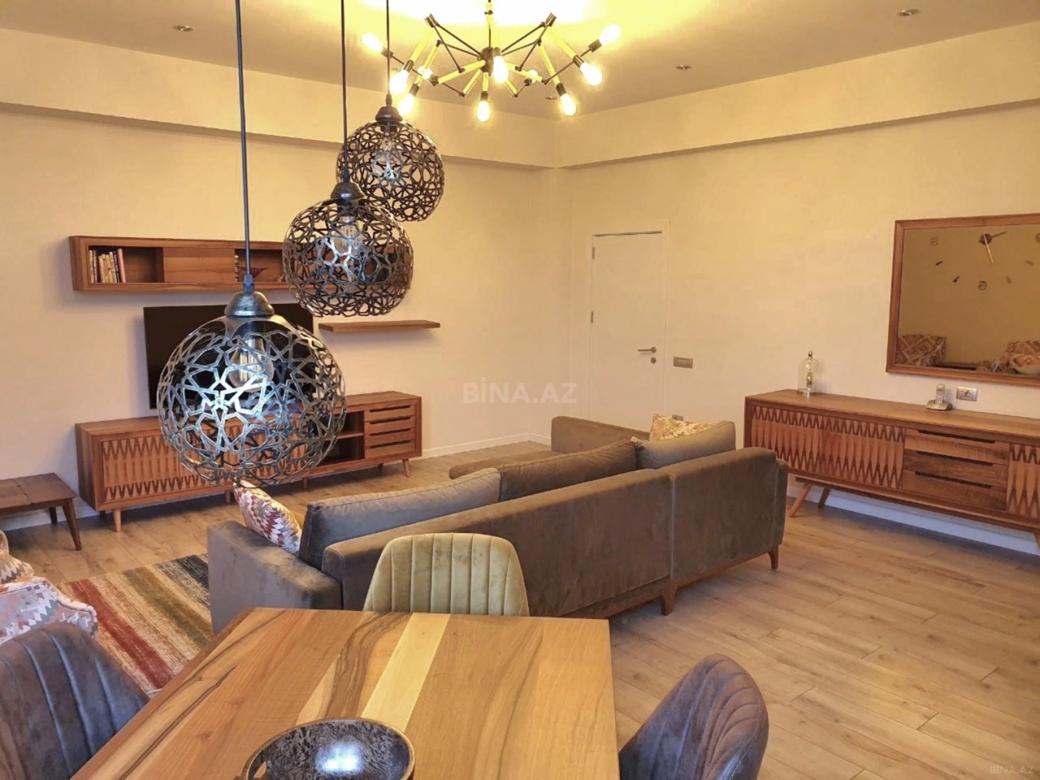 Satılır 3 otaqlı mənzil 162 m²